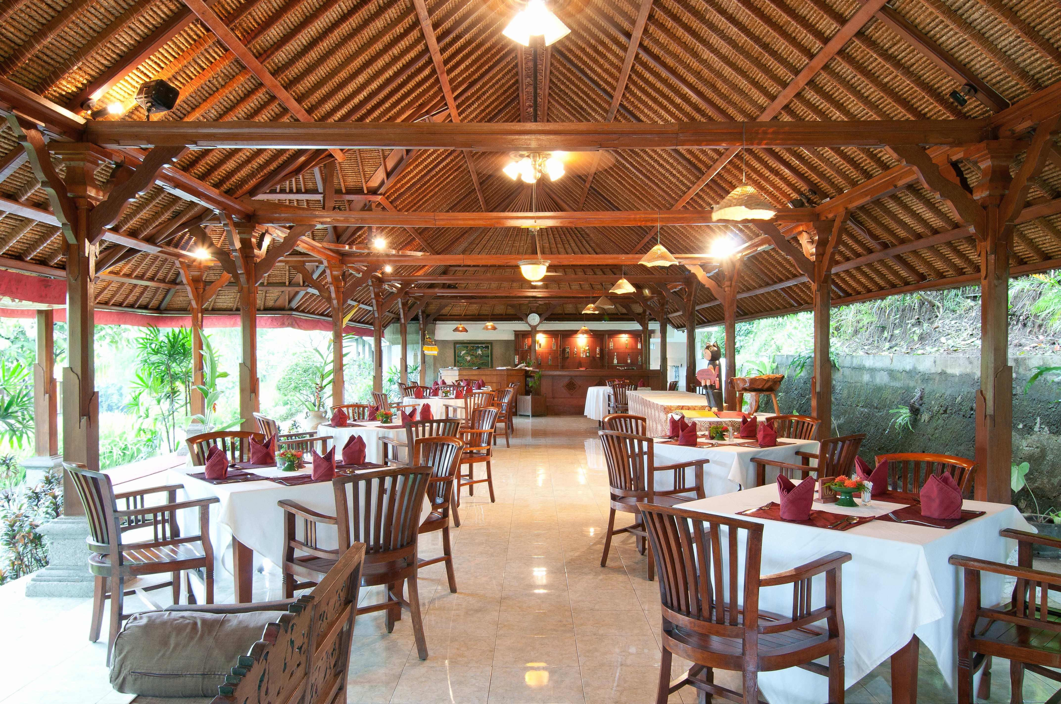 Santi Mandala Villa & Spa Sukawati Restaurace fotografie
